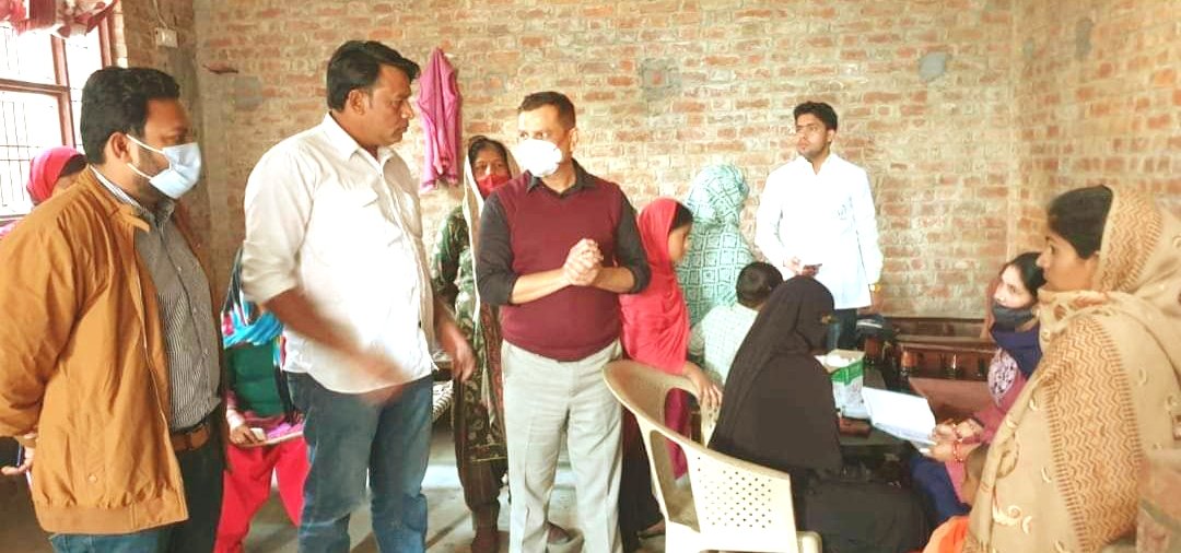 कोविड़ वैक्सीनेशन में महत्वपूर्ण भूमिका अदा कर रहे है डॉ विभाष राजपूत, चिकित्सा अधीक्षक प्रतिदिन लोगों से मिलकर और विभिन्न प्रकार के मीड़िया प्लेटफार्मो के माध्यम से कोविड़ टीकाकरण करवाने के लिये कर रहे हैं अपील | New India Times