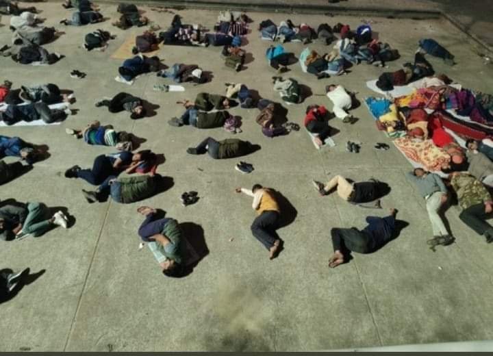 राजस्थान के बेरोजगार युवाओं ने यूपी में प्रियंका गांधी के घर के बाहर दिया धरना, इस दौरान प्रियंका गांधी के राजस्थान में होने की मिली सूचना | New India Times