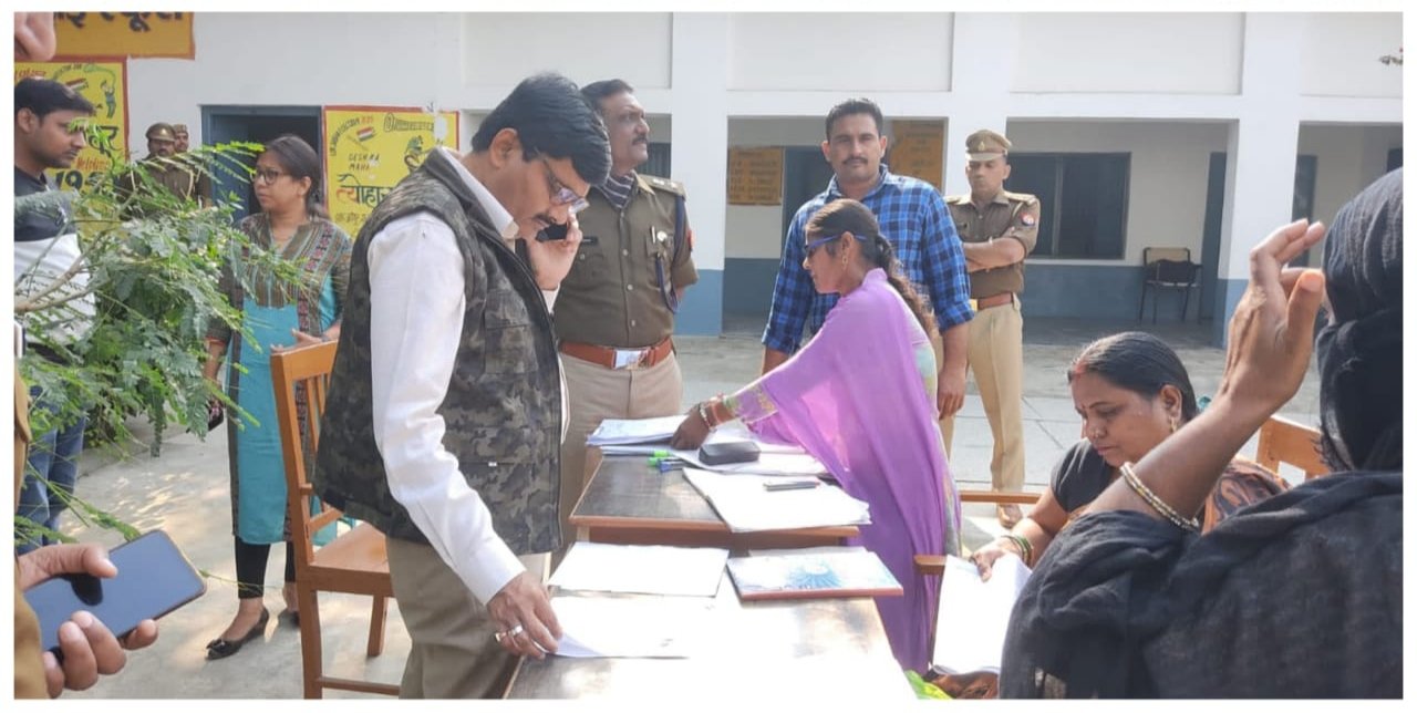 जिले भर में चलाया जा रहा है मतदाता सूची पुनरीक्षण कार्य: डीएम इन्द्र विक्रम सिंह | New India Times