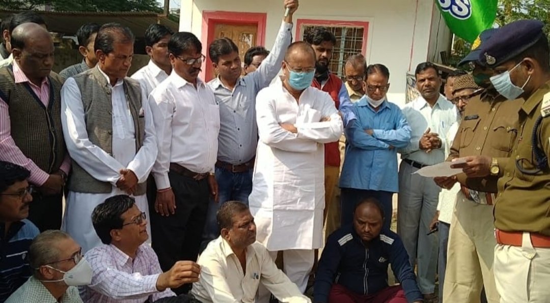 अभिनेत्री कंगना रानौत पर एफआईआर दर्ज करने को लेकर थाने पहुंचे कांग्रेसी | New India Times