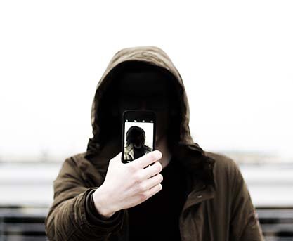 अप्रचित वीडियो कॉल से रहें सावधान, कभी भी हो सकते हैं ठगी का शिकार | New India Times