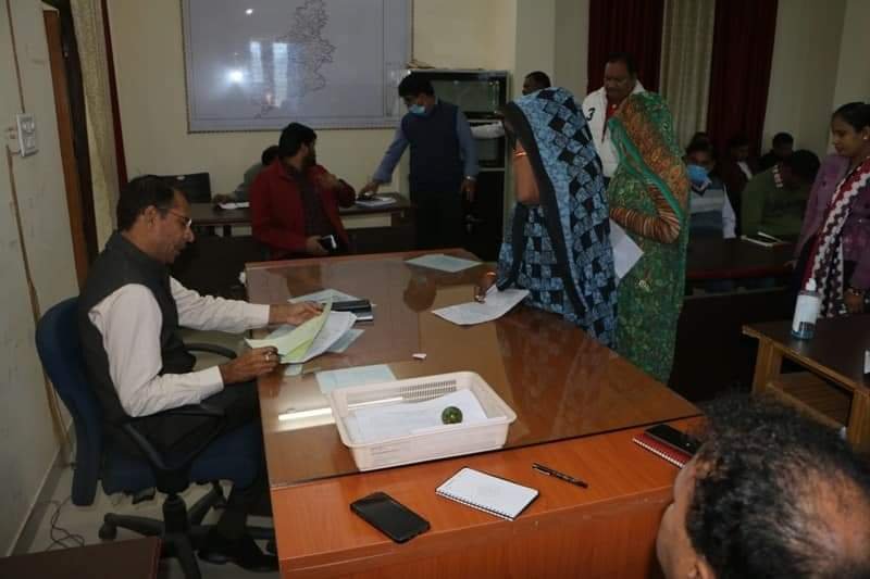 कलेक्टर ने दो पटवारियों की डीई और एक सचिव के विरूद्ध कार्यवाही करने के दिए निर्देश | New India Times