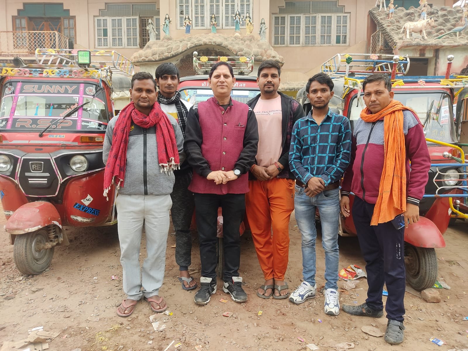 ब्रज यातायात एवं पर्यावरण जन जागरूकता समिति के द्वारा चलाई गई टेंपो चालकों के लिए ₹6000 में बीमा करवाने की मुहिम अब ला रही है रंग, बड़ी संख्या में मुहिम में शामिल हो रहे हैं टेंपो चालक: विनोद दीक्षित | New India Times