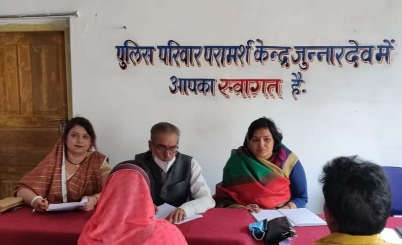 वयस्क पुत्र-पुत्री के माता पिता के बीच घरेलू बातों को लेकर आए दिन होने वाले विवाद से परेशान पत्नी ने परामर्श केंद्र में लगाई गुहार | New India Times