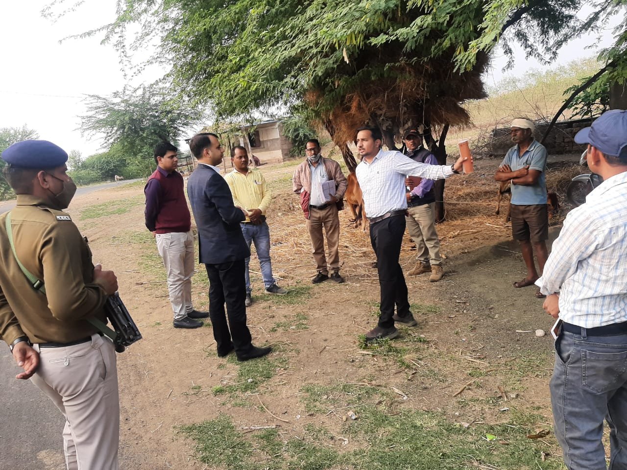 प्रधानमंत्री आवास योजना की स्थिति को जानने के लिए कलेक्टर आकस्मिक रूप से पहुंचे ग्राम कईडावद | New India Times