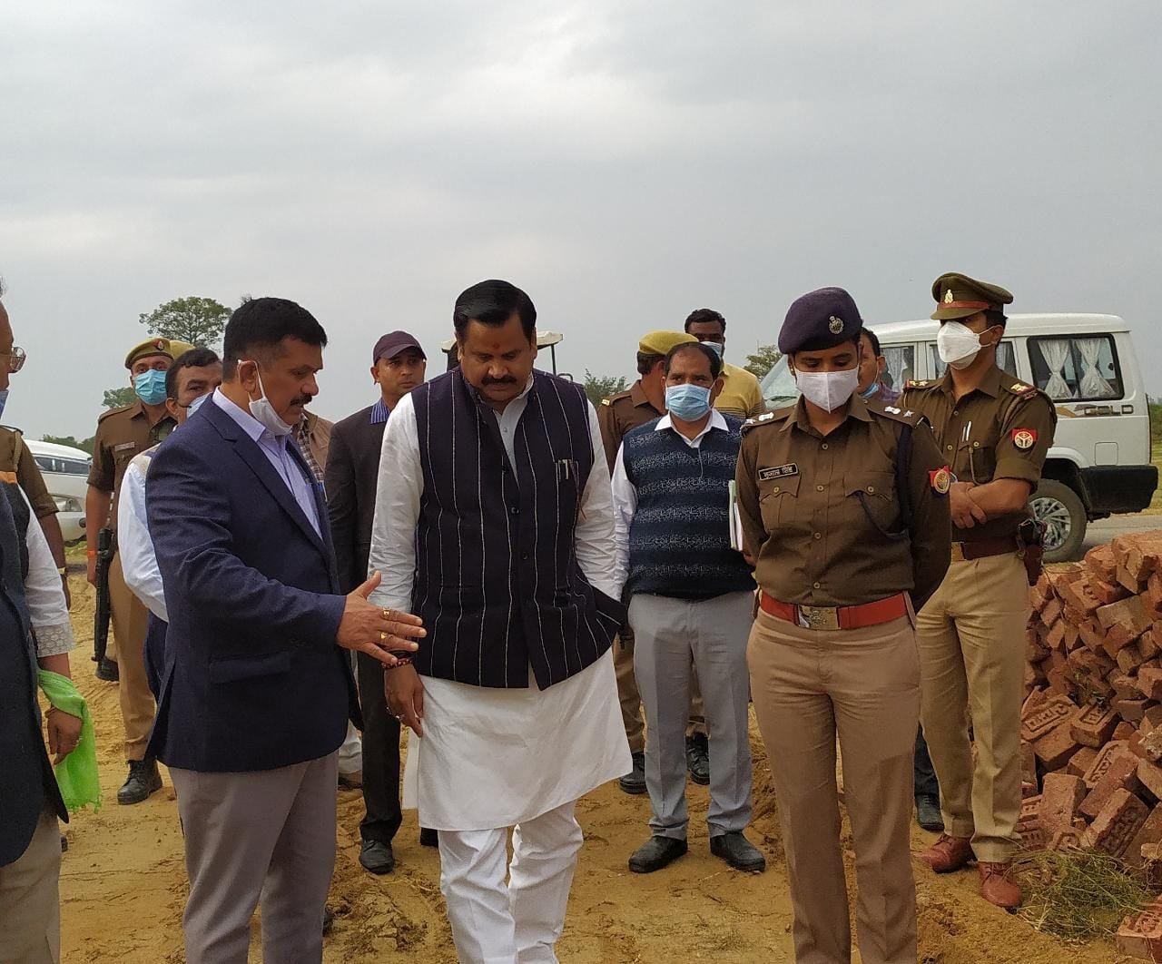 जल शक्ति मंत्री डॉ. महेन्द्र सिंह ने किया गोपिया बैराज का निरीक्षण | New India Times