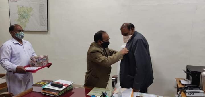 ग्वालियर में भी मनाया गया सशस्त्र सेना झण्डा दिवस, वरिष्ठ अधिकारियों को जिला सैनिक कल्याण अधिकारी ने लगाए फ्लैग 2 ग्वालियर में भी मनाया गया सशस्त्र सेना झण्डा दिवस, वरिष्ठ अधिकारियों को जिला सैनिक कल्याण अधिकारी ने लगाए फ्लैग | New India Times