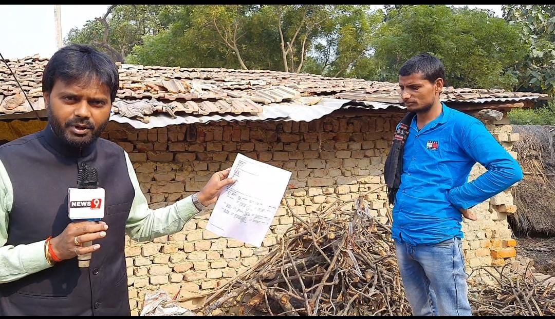 दलित की झोपड़ी को प्रधान और सेक्रेटरी ने कागजों में बना दिया पक्का | New India Times