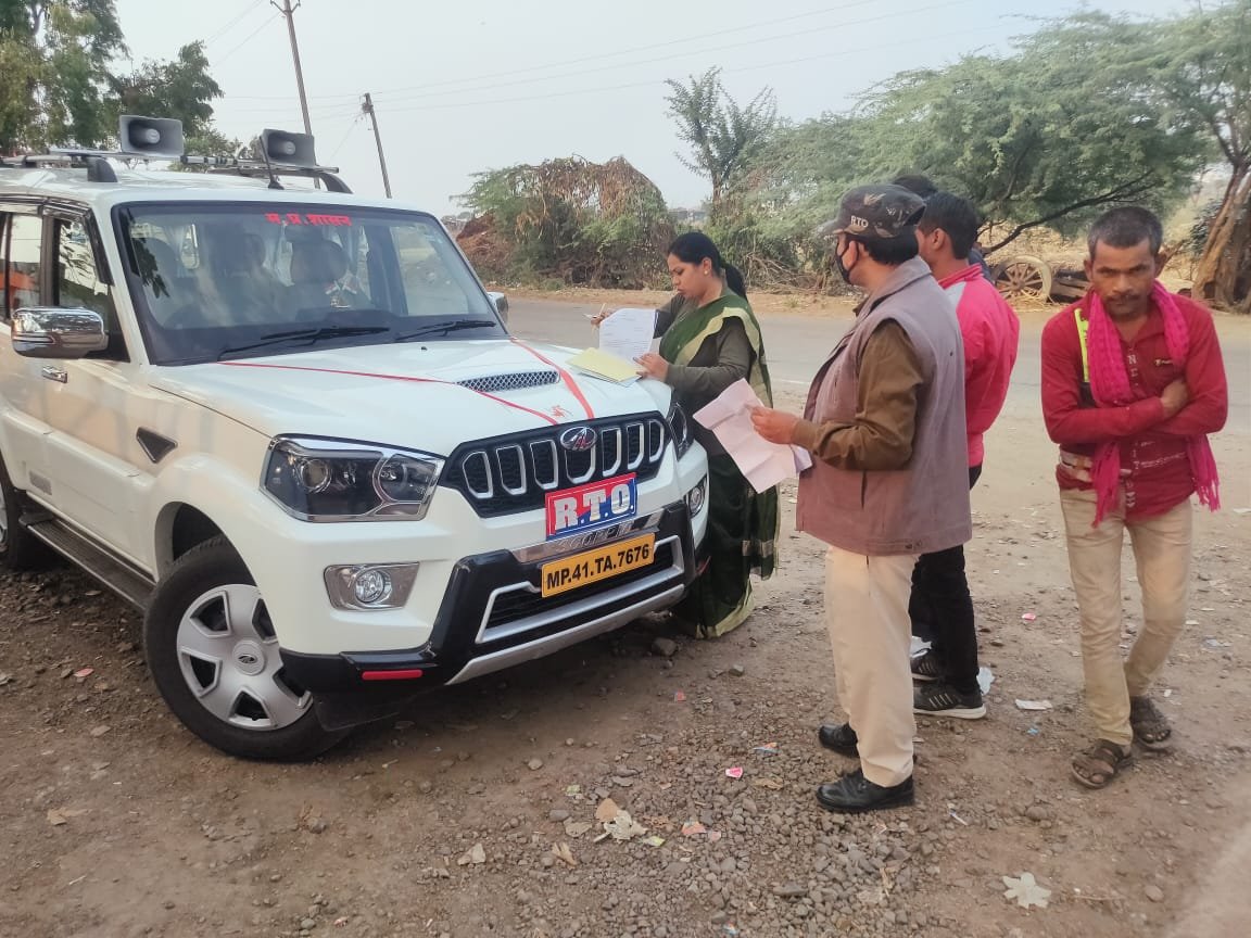 बिना परमिट चलने वाले आटो चालकों पर प्रशासन सख़्त | New India Times