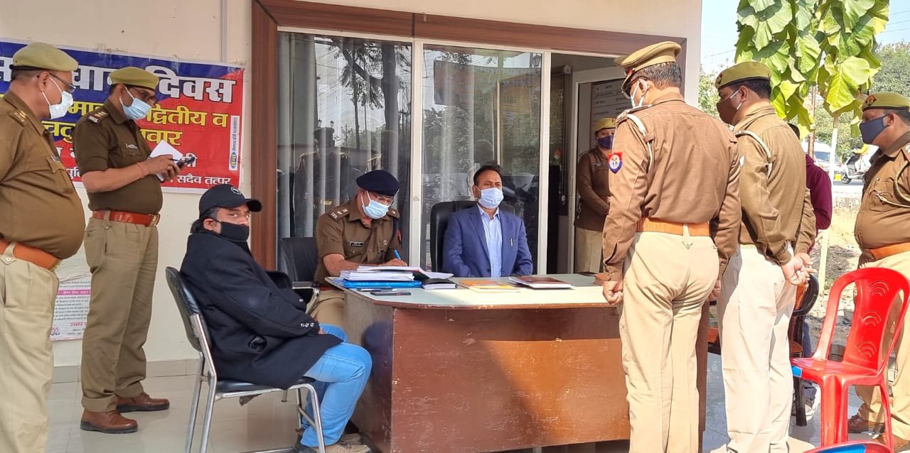 जनपद के सभी थानों में थाना समाधान दिवस का किया गया आयोजन, डीएम श्री रविन्द्र कुमार व एसएसपी श्री शिवहरी मीणा ने समाधान दिवस की हकीकत परखने के लिए थाना नवाबाद का किया औचक निरीक्षण | New India Times