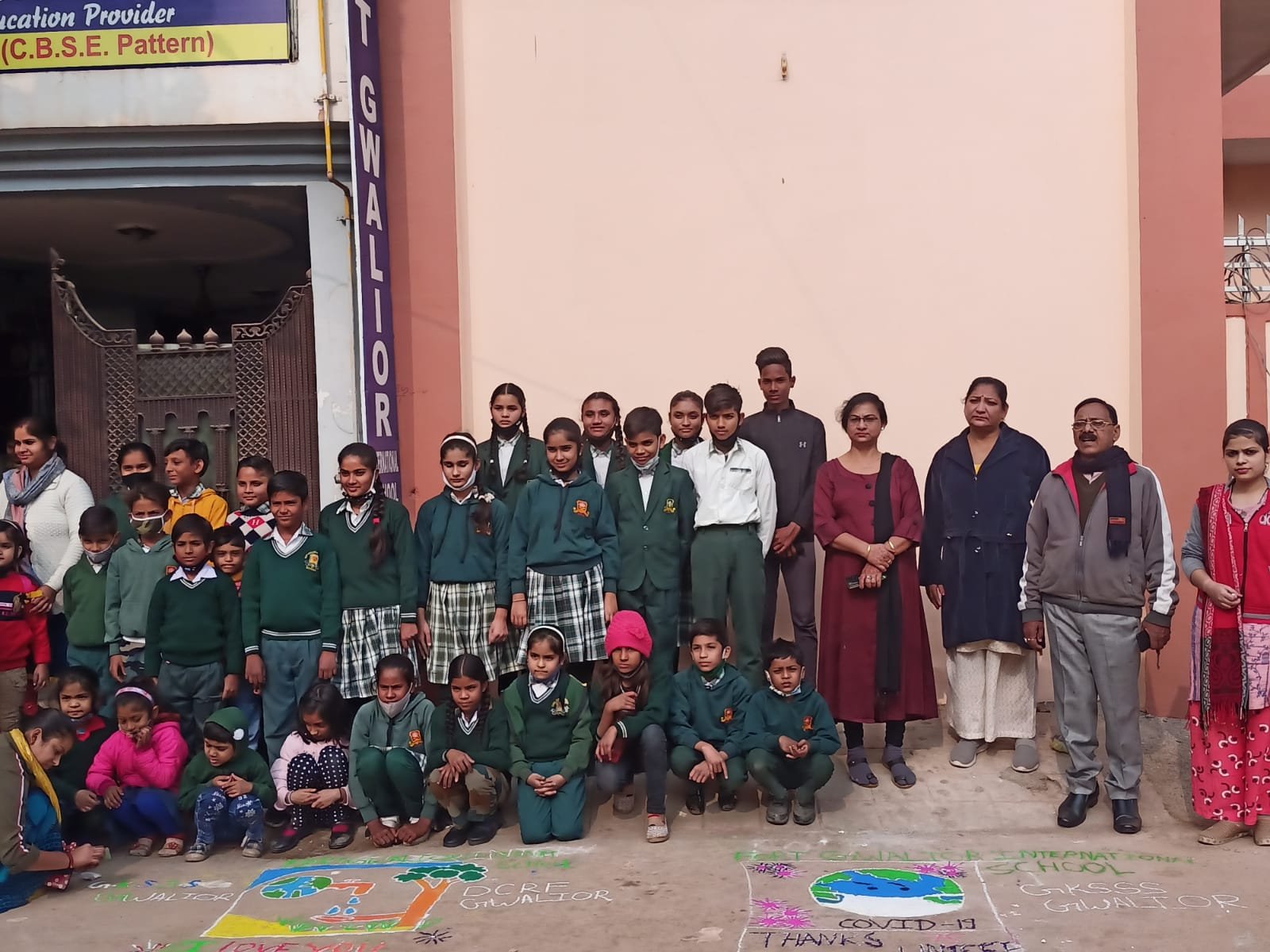 यूनीसेफ के 75 वर्ष पूर्ण होने पर फोर्ट ग्वालियर इंटरनेशनल स्कूल आनन्द नगर बहोड़ापुर ग्वालियर में रंगोली, स्लोगन प्रतियोगिता व बाल अधिकार के लिए कार्य करने के लिए लिया गया संकल्प | New India Times