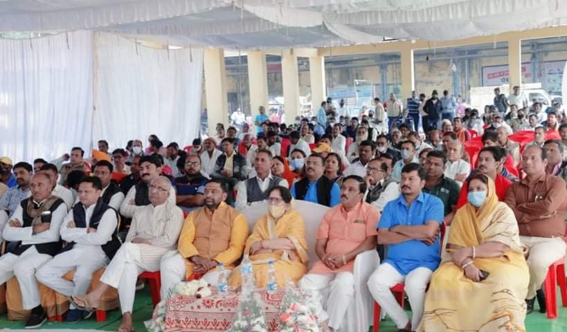 शुन्य बजट प्राकृतिक खेती विषय पर प्रधानमंत्री का सीधा प्रसारण जिला मुख्यालय सहित विभिन्न स्थानों पर किसानों ने देखा | New India Times