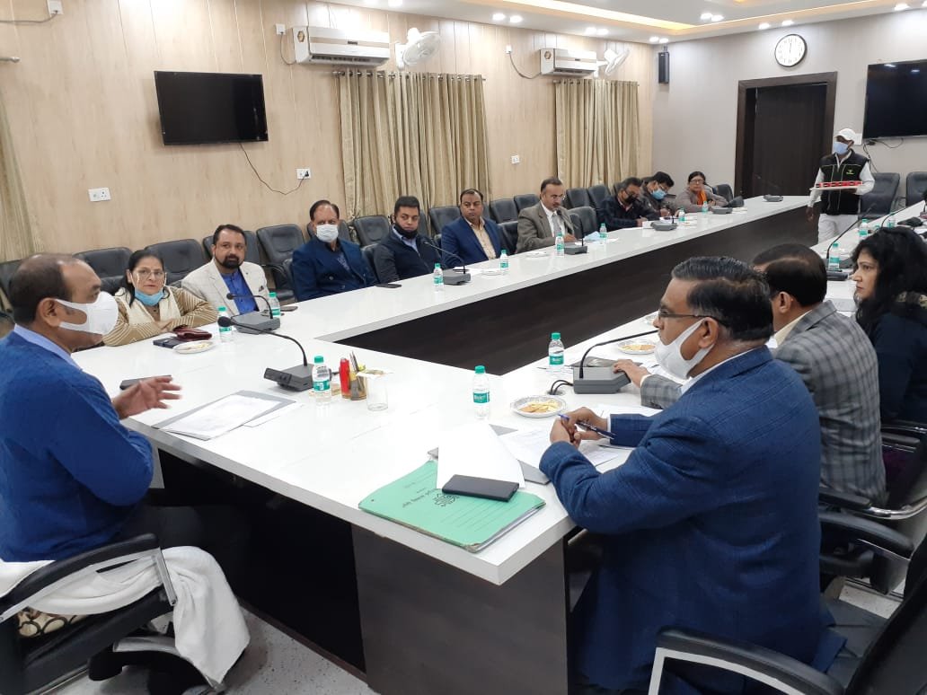 हस्तशिल्प व लघु उद्योग धंधों के उन्नय व संरक्षण की जरुरत: मण्डलायुक्त. बुन्देलखण्ड क्षेत्र की हस्तशिल्प विरासत के संरक्षण एवं शोध समिति की बैठक आयोजित | New India Times