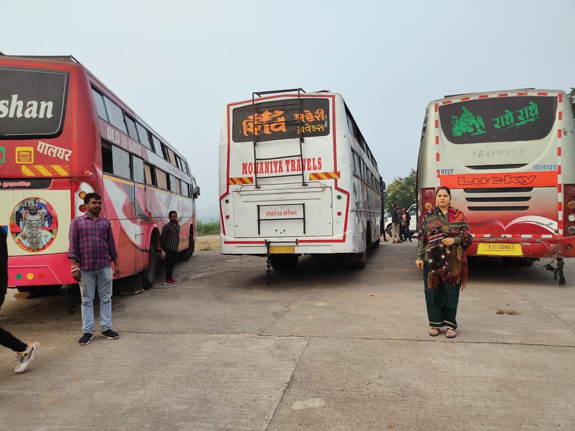 बिना वैध दस्तावेज की 3 यात्री बसें जब्त | New India Times