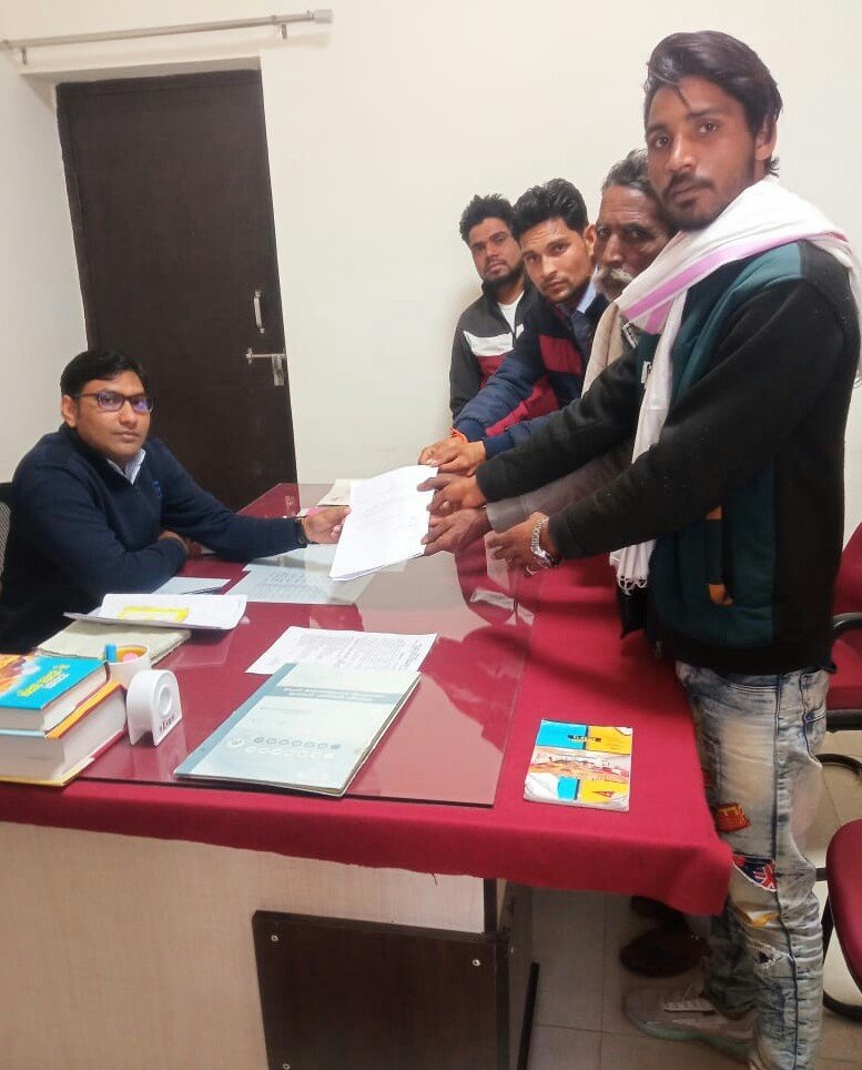 गरीबों के हक पर डाका डाल रहे हैं राशन डीलर, ग्रामीणों ने उपखंड अधिकारी से लगाई गुहार | New India Times