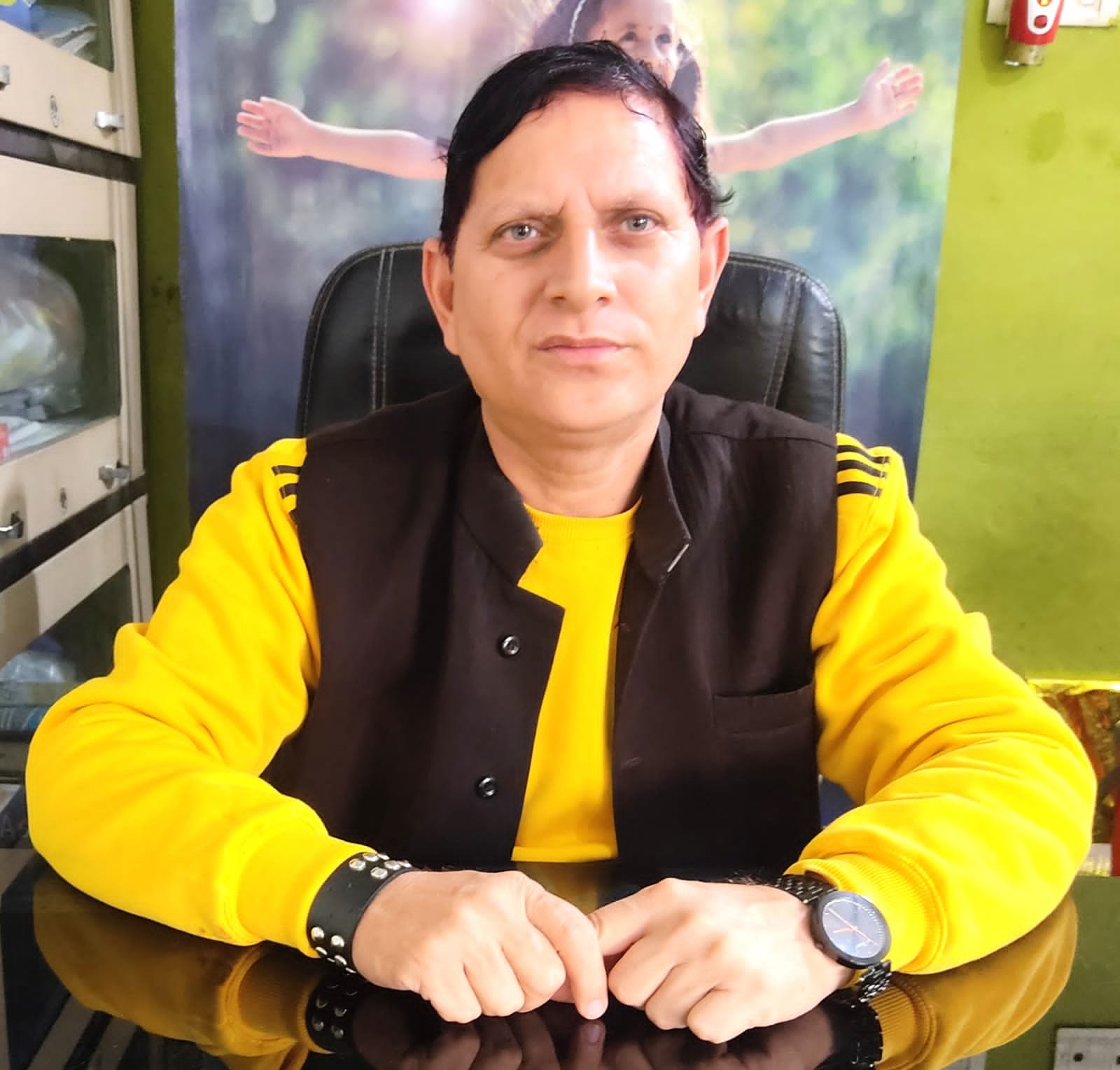 कड़ाके की ठंड में मदद के लिए ब्रज यातायात एवं पर्यावरण जनजागरूकता समिति उत्तर प्रदेश ने बढ़ाए हाथ, मथुरा शहर में जगह-जगह लगाई जाएगी नेकी की दीवार | New India Times