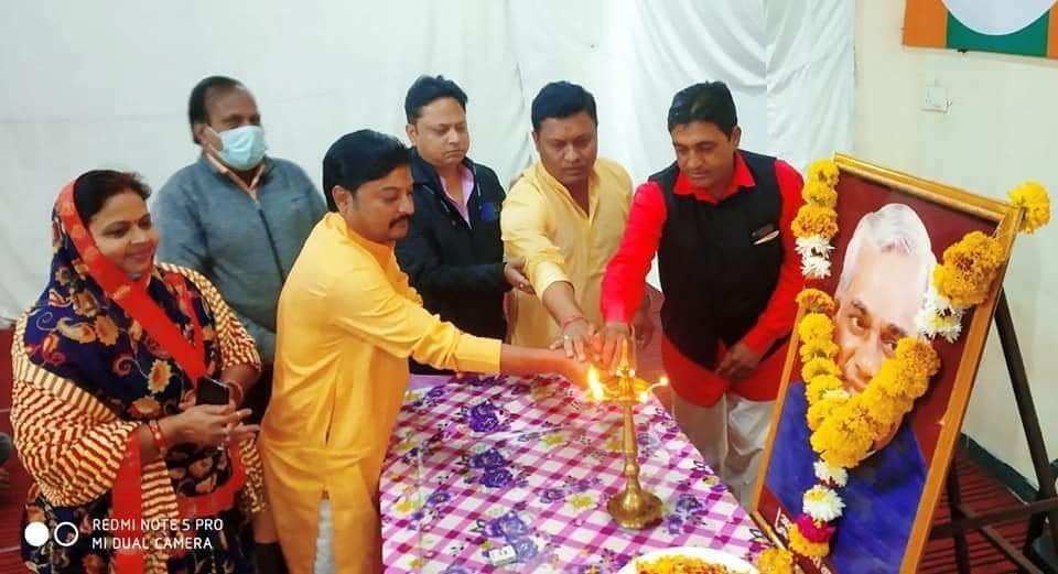पूर्व प्रधानमंत्री अटलबिहारी बाजपेयी की जन्म जयंती "सुशासन दिवस" के अवसर पर भाजपा ने कार्यक्रम आयोजित कर किया याद | New India Times
