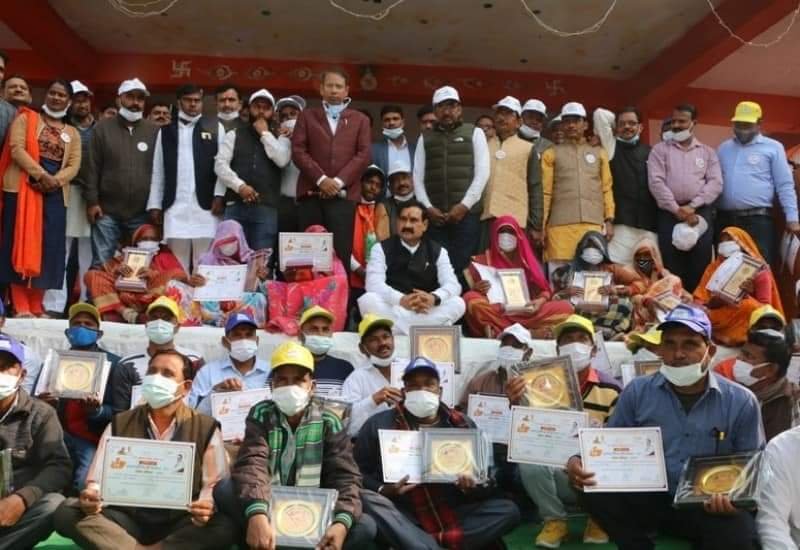 स्वच्छता के मामले में दतिया को देश के टॉप 10 शहरों में लाना है: मंत्री डॉ मिश्र. खुले में कचरा फेंकने वालों के छाया चित्र भेजने पर मिलेगा इनाम | New India Times