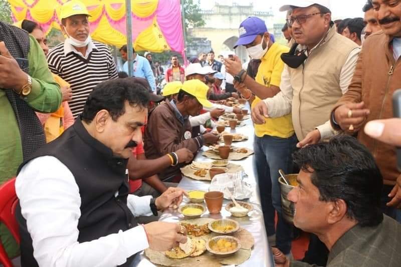 स्वच्छता के मामले में दतिया को देश के टॉप 10 शहरों में लाना है: मंत्री डॉ मिश्र. खुले में कचरा फेंकने वालों के छाया चित्र भेजने पर मिलेगा इनाम | New India Times