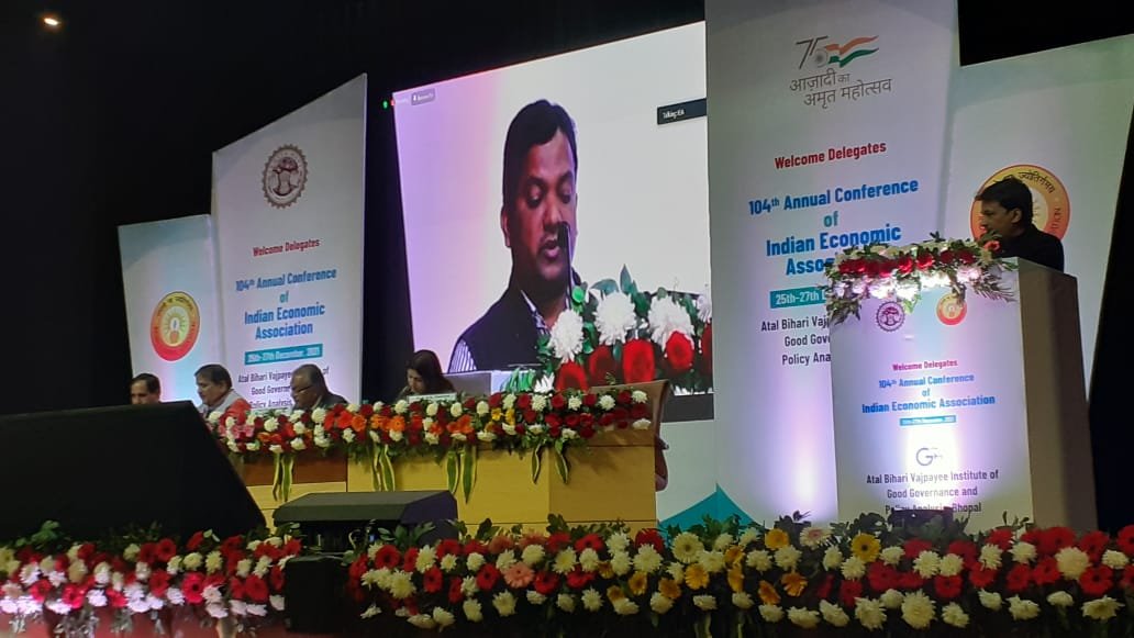 मनरेगा एवं पी.एम.ए.वाय. ने मध्यप्रदेश की ग्रामीण अर्थव्यवस्था को मजबूत किया: डाॅ. देवेन्द्र विश्वकर्मा | New India Times