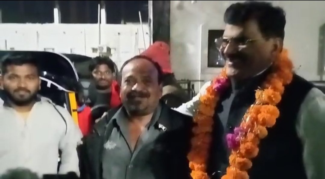 दिल्ली से लौटे सांसद श्री ज्ञानेश्वर पाटिल का ऑटो रिक्शा से घर जाना बना नवाचार एवं जन चर्चा का विषय | New India Times