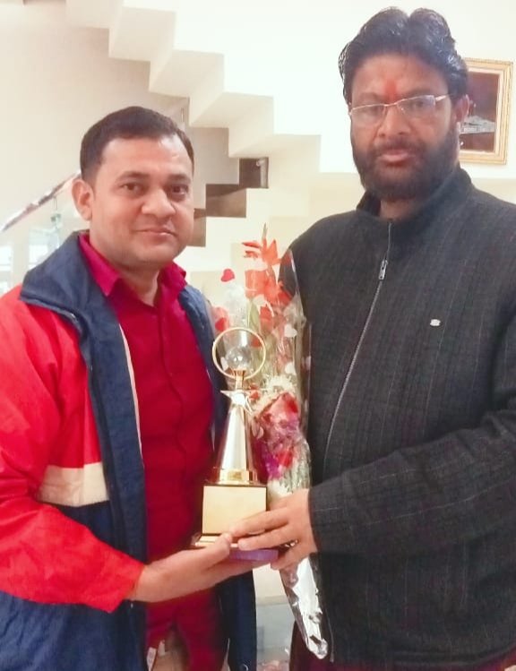 पूर्व मंत्री द्वारा हैदर अली को 39 बार रक्तदान करने पर किया गया सम्मानित | New India Times