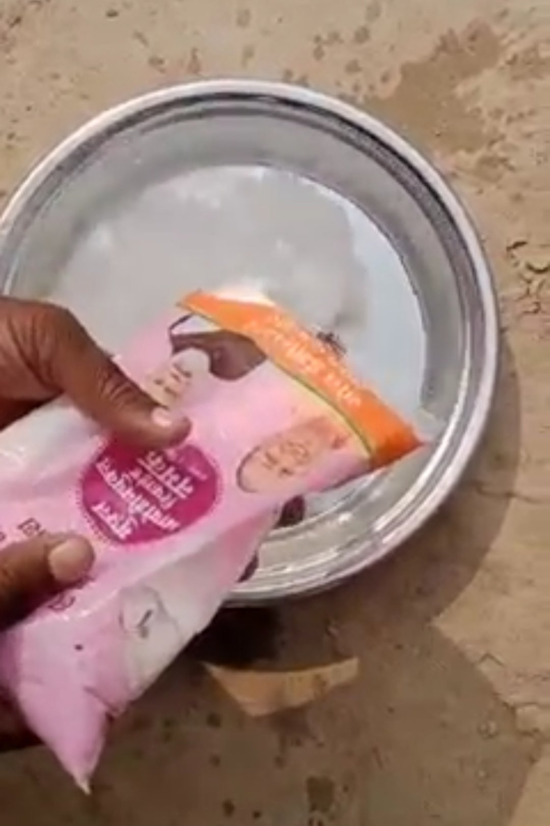 मोदी-योगी ब्रांड नमक के साथ गरीबों को मुफ्त में बीमारियां??? | New India Times