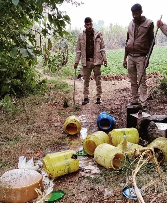 लखीमपुर खीरी जिला में चला प्रवर्तन अभियान, शराब माफियाओं पर कसा शिकंजा, सात अभियोग दर्ज | New India Times