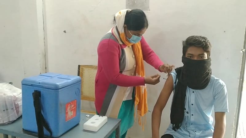 बालक बालिकाओं को वैक्सीन लगाने के लिए प्रशासन ने किया प्रेरित, बालक बालिकाओं ने लगवाई वैक्सीन | New India Times