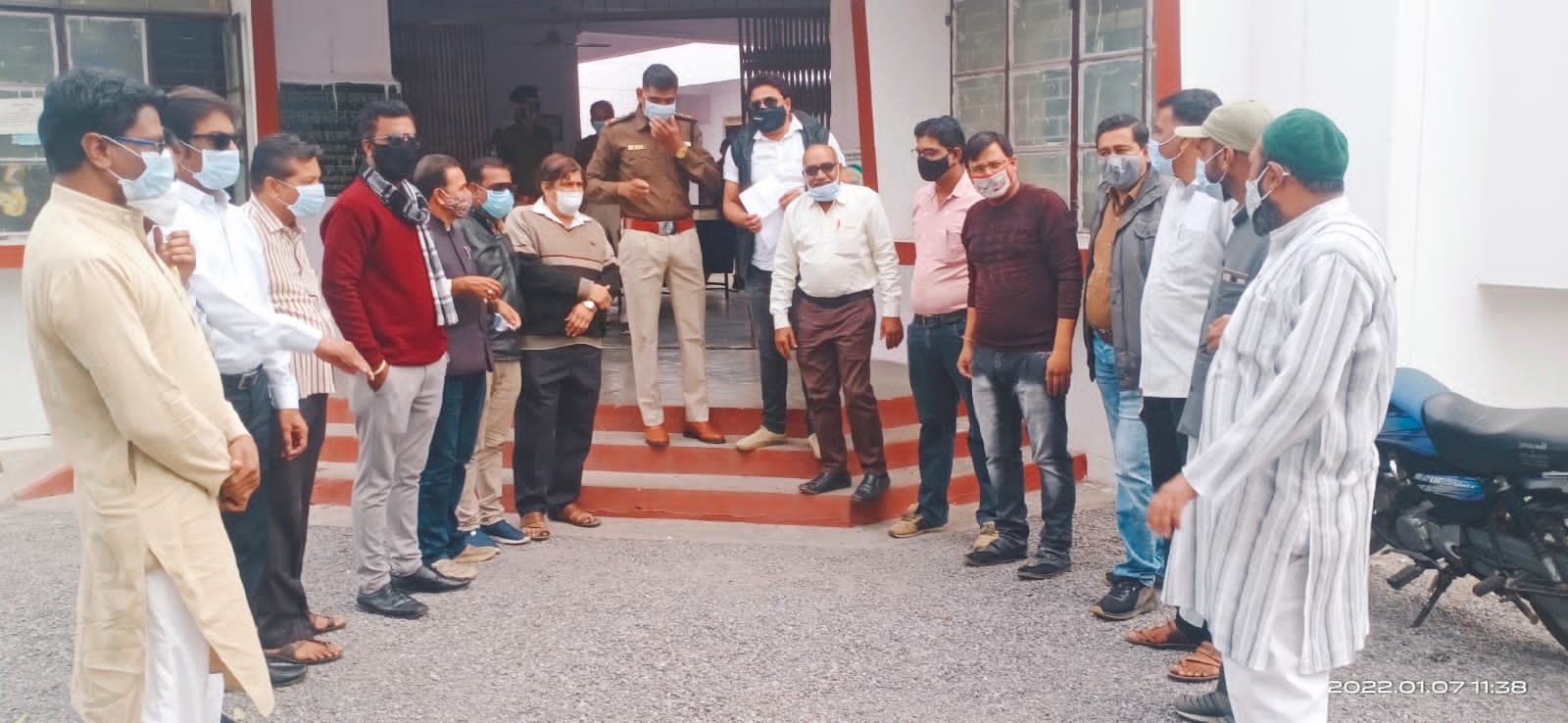 मेघनगर के पत्रकार हुए लामबंद, निंदा प्रस्ताव पारित कर पत्रकारों के खिलाफ अभद्र टिप्पणी करने वाले प्राचार्य को तत्काल निलंबित करने की मांग, पुलिस अधीक्षक के नाम थाना प्रभारी को सौंपा गया ज्ञापन | New India Times