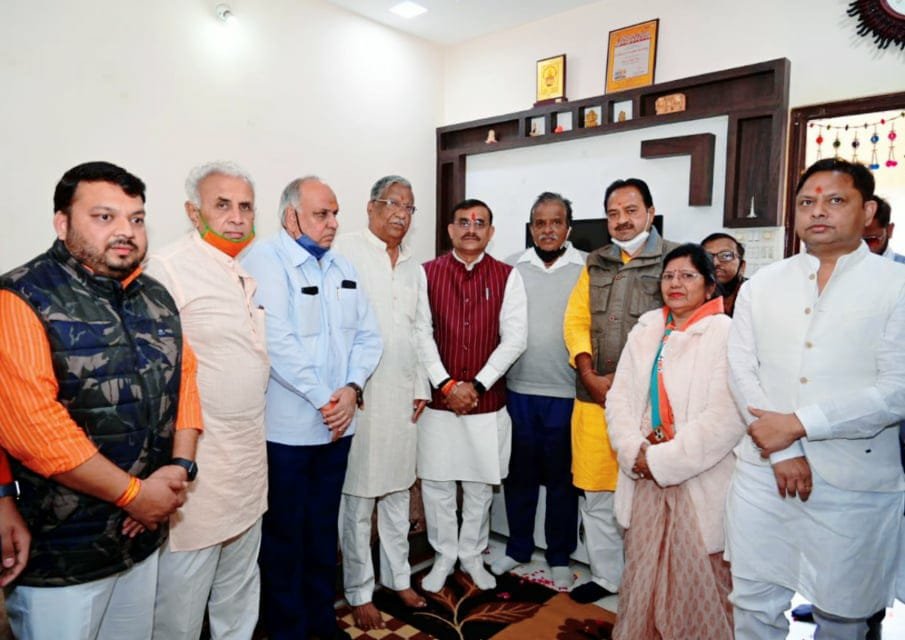 भाजपा प्रदेश अध्यक्ष ने लोकतंत्र सेनानी अनंत अग्रवाल के निज निवास पहुंचकर शॉल श्रीफल से किया सम्मान | New India Times