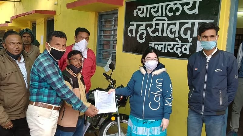 कृषि उपज मंडी नहीं होने के कारण व्यापारी किसानों की मजबूरियों का फायदा उठाकर कर रहे हैं शोषण, भारतीय किसान संघ ने सौंपा ज्ञापन | New India Times