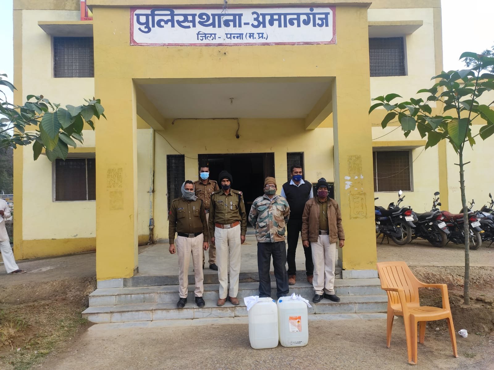 पुलिस ने अवैध शराब बनाने वाले आरोपी को गिरफ्तार कर 56 लीटर अवैध कच्ची शराब किया बरामद | New India Times