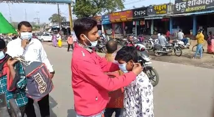 राष्ट्रीय युवा दिवस के उपलक्ष में युवा पत्रकार संगठन द्वारा वितरित किए गए मास्क 2 राष्ट्रीय युवा दिवस के उपलक्ष में युवा पत्रकार संगठन द्वारा वितरित किए गए मास्क | New India Times