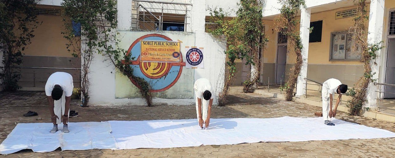 नोबल पब्लिक स्कूल में मनाया गया राष्ट्रीय युवा दिवस, विवेकानंद जयंती पर स्कूली बच्चों ने किया सूर्य नमस्कार | New India Times