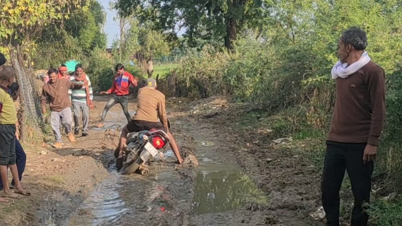 गुनौर जनपद की बमुरहा ग्राम पंचायत में 5 लाख की सीसी रोड़ निर्माण केवल कागज़ पर दिखा कर हुआ भ्रष्टाचार | New India Times