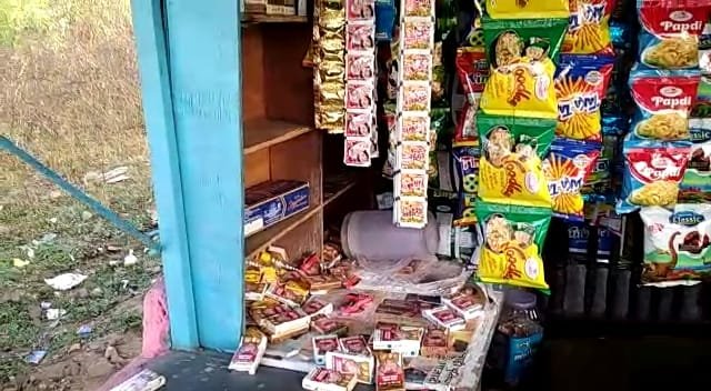 अज्ञात चोरों ने चॉकलेट, बिस्किट, नगदी पर किया हाथ साफ | New India Times