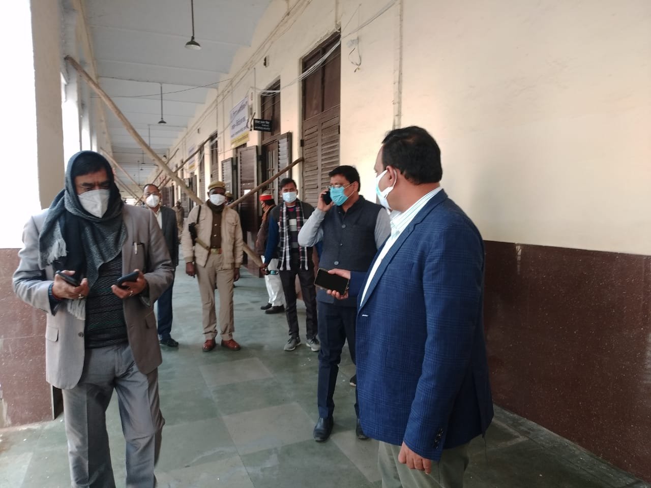 डीएम ने विधानसभा निर्वाचन आवंटित नामांकन कक्षों का किया निरीक्षण. मीडिया कर्मियों व कैमरा मैन का नामांकन कक्ष में जाना वर्जित: डीएम | New India Times