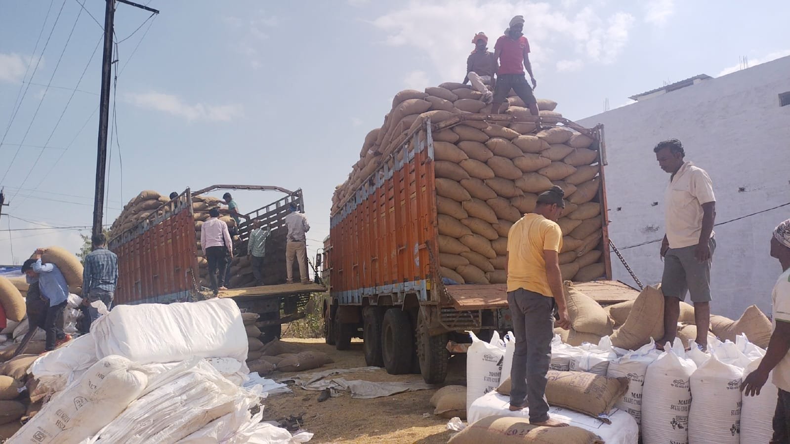 केन्द्र के आपरेटरों ने व्यापारियों के साथ मिलकर खरीदी अमानक एवं घटिया स्तर की धान, प्रशासन की लापरवाही एवं अनदेखी की वजह से शासन को लग गई लाखों की चपट | New India Times