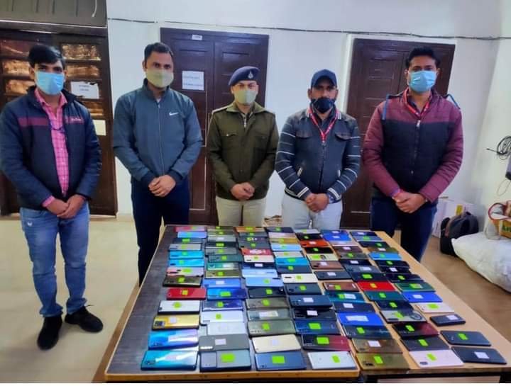 भोपाल सायबर क्राइम ब्रांच की 'लाॅस्ट सेलफोन यूनिट' द्वारा गुम हुए मोबाइल को बरामद कर उनके मालिकों को लौटाया | New India Times