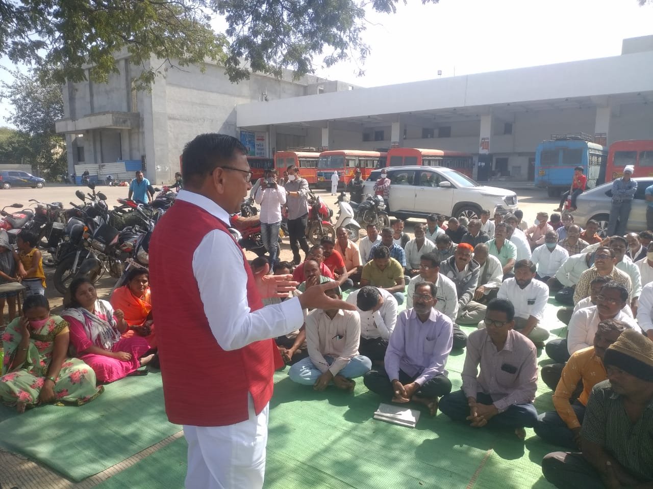 हड़ताल का समाधान आवश्यक, वेतन बढ़ोतरी के लिए सरकार से करूंगा याचना: प्रफुल्ल लोढ़ा | New India Times