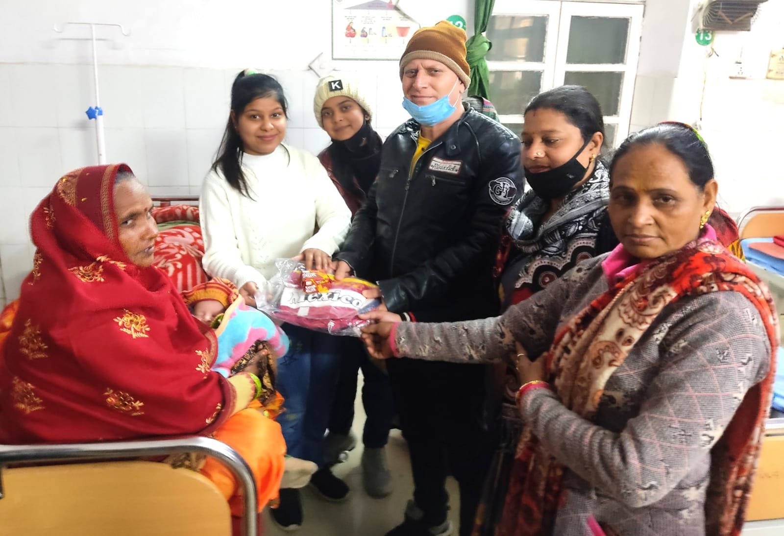 73 वें गणतंत्र दिवस पर अनोखी मुहिम के अंतर्गत ब्रज यातायात एवं पर्यावरण जन जागरूकता समिति उत्तर प्रदेश ने मथुरा में नवजात बच्चों को दिए गिफ्ट हैंपर | New India Times