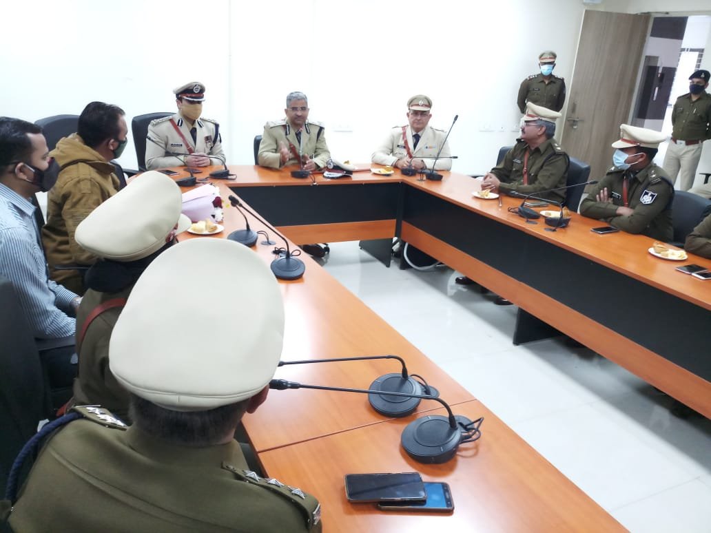 पुलिस आयुक्त भोपाल श्री मकरंद देऊसकर द्वारा झंडा वंदन कर तिरंगे को दी गई सलामी, e-office का भी हुआ उद्घाटन | New India Times