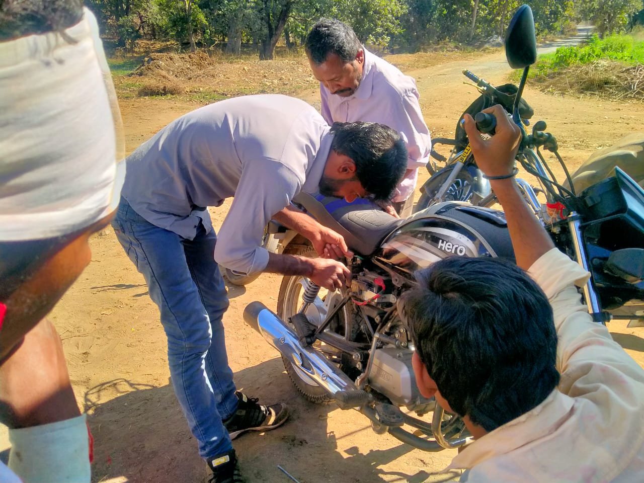 घने जंगलों में जरूरतमंदों की मदद करने वाले गुड्डू के जज़्बे को सलाम | New India Times