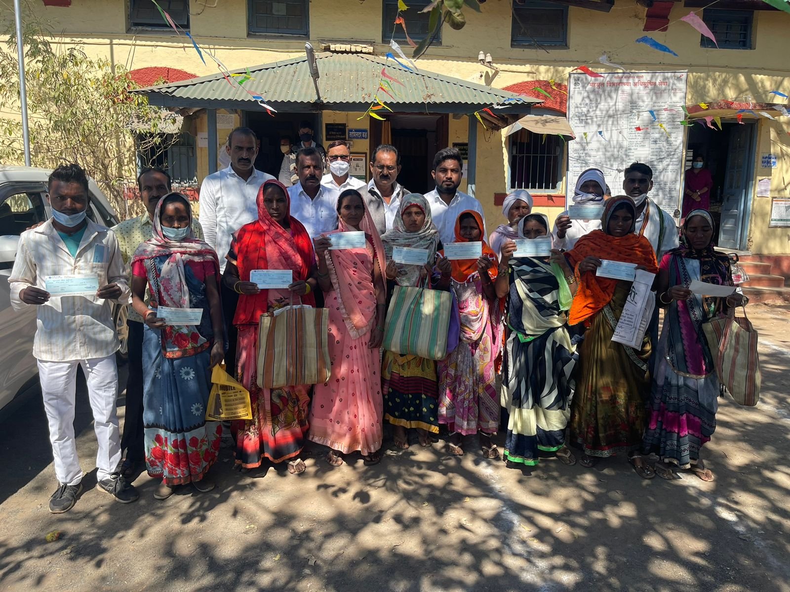 राष्ट्रीय कुटुंब योजना के तहत आमदार राजकुमार पटेल के हाथों 6 लाख रुपए गरीबों, विधवा परिवार को किए वितरित | New India Times