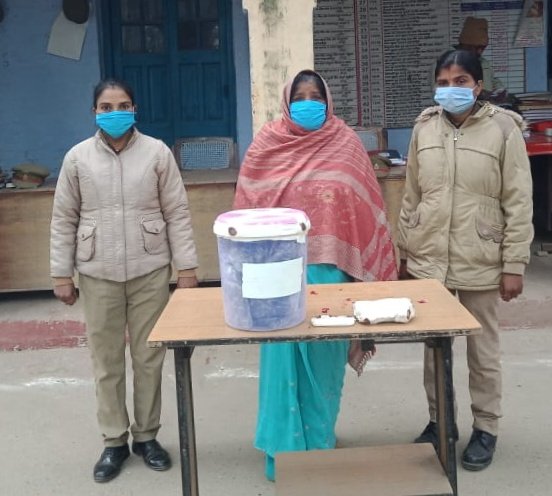 12 करोड़ की चरस के साथ अंतर्राष्ट्रीय महिला तस्कर गिरफ्तार 2 12 करोड़ की चरस के साथ अंतर्राष्ट्रीय महिला तस्कर गिरफ्तार | New India Times