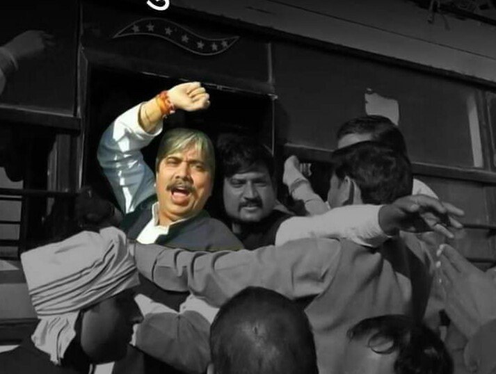 धरना दे रहे सब्जी विक्रेताओं को खदेड़ कर निगम ने जेसीबी मशीन चलाकर तोड़ी 70 साल पुरानी सब्जी मंडी, विरोध में कांग्रेसी कार्यकर्ता फूलबाग पर जला रहे थे सरकार का पुतला, एसआई दीपक गौतम झुलसे 2 धरना दे रहे सब्जी विक्रेताओं को खदेड़ कर निगम ने जेसीबी मशीन चलाकर तोड़ी 70 साल पुरानी सब्जी मंडी, विरोध में कांग्रेसी कार्यकर्ता फूलबाग पर जला रहे थे सरकार का पुतला, एसआई दीपक गौतम झुलसे | New India Times