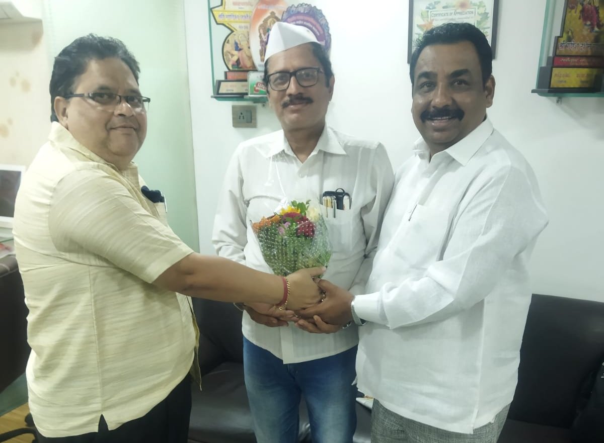 पत्रकार दिवस पर वरिष्ठ पत्रकार सुभाष पांडेय हुए सम्मानित | New India Times