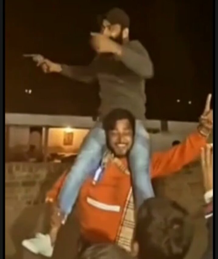 फेसबुक पर बर्थडे पार्टी का वीडियो डालना पड़ा भारी, दो युवक पहुंचे सलाखों के पीछे 2 फेसबुक पर बर्थडे पार्टी का वीडियो डालना पड़ा भारी, दो युवक पहुंचे सलाखों के पीछे | New India Times