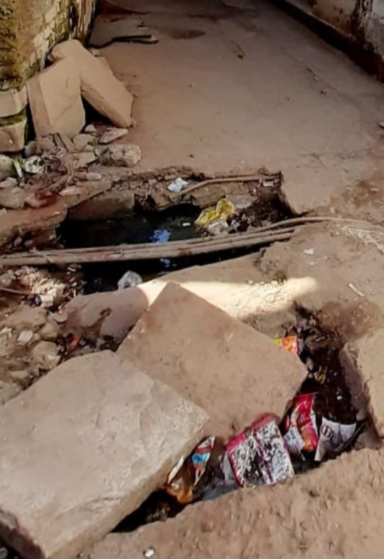 बड़ी जामा मस्जिद जो पुरानी ईदगाह कहलाती थी वहां की गलियों की हालत है बद से बदतर, नमाजियों का निकलना हो रहा है मुश्किल | New India Times